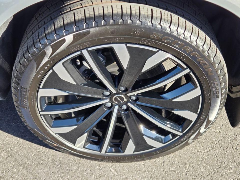 2026 Volvo XC90 PLUG-IN HYBRID Plus, T8 AWD, Electric/Gasoline, Bright, 7 Seats
