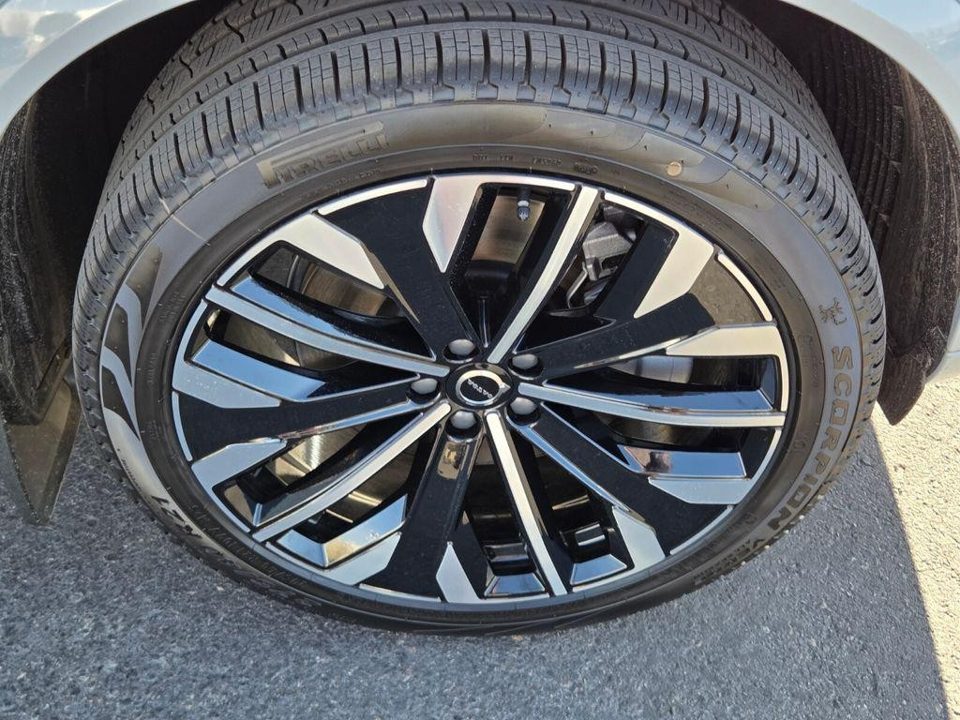 2026 Volvo XC90 PLUG-IN HYBRID Plus, T8 AWD, Electric/Gasoline, Bright, 7 Seats