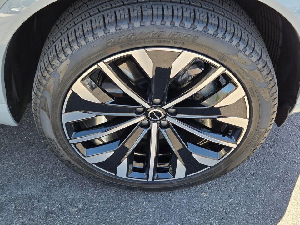 2026 Volvo XC90 PLUG-IN HYBRID Plus, T8 AWD, Electric/Gasoline, Bright, 7 Seats