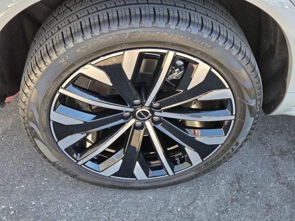 2026 Volvo XC90 PLUG-IN HYBRID Plus, T8 AWD, Electric/Gasoline, Bright, 7 Seats