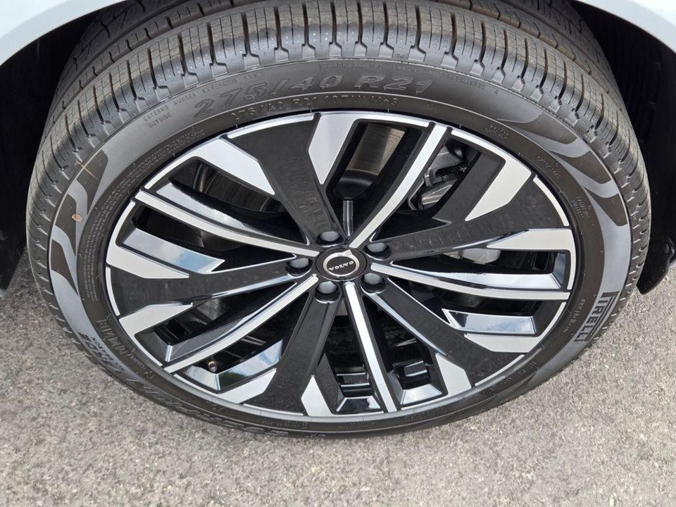 2026 Volvo XC90 PLUG-IN HYBRID Ultra, T8 AWD, Electric/Gasoline, Bright, 7 Seats