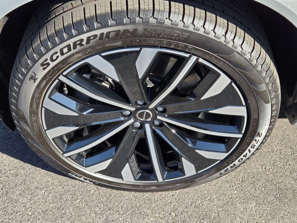 2026 Volvo XC90 PLUG-IN HYBRID Ultra, T8 AWD, Electric/Gasoline, Bright, 7 Seats