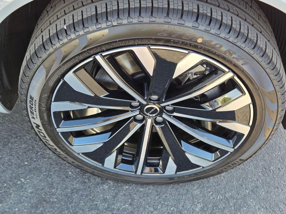 2026 Volvo XC90 PLUG-IN HYBRID Ultra, T8 AWD, Electric/Gasoline, Bright, 7 Seats
