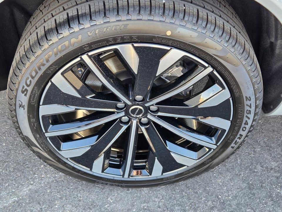 2026 Volvo XC90 PLUG-IN HYBRID Ultra, T8 AWD, Electric/Gasoline, Bright, 7 Seats