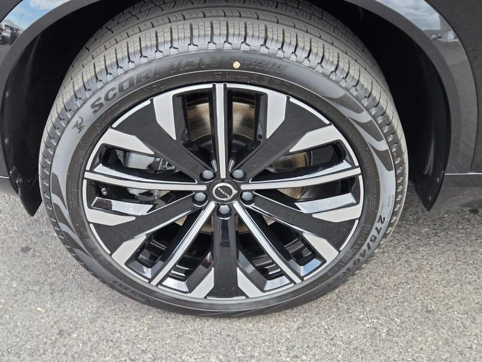 2026 Volvo XC90 PLUG-IN HYBRID Core, T8 AWD, Electric/Gasoline, Bright, 7 Seats