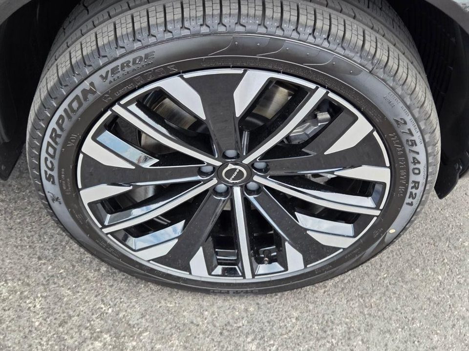 2026 Volvo XC90 PLUG-IN HYBRID Core, T8 AWD, Electric/Gasoline, Bright, 7 Seats