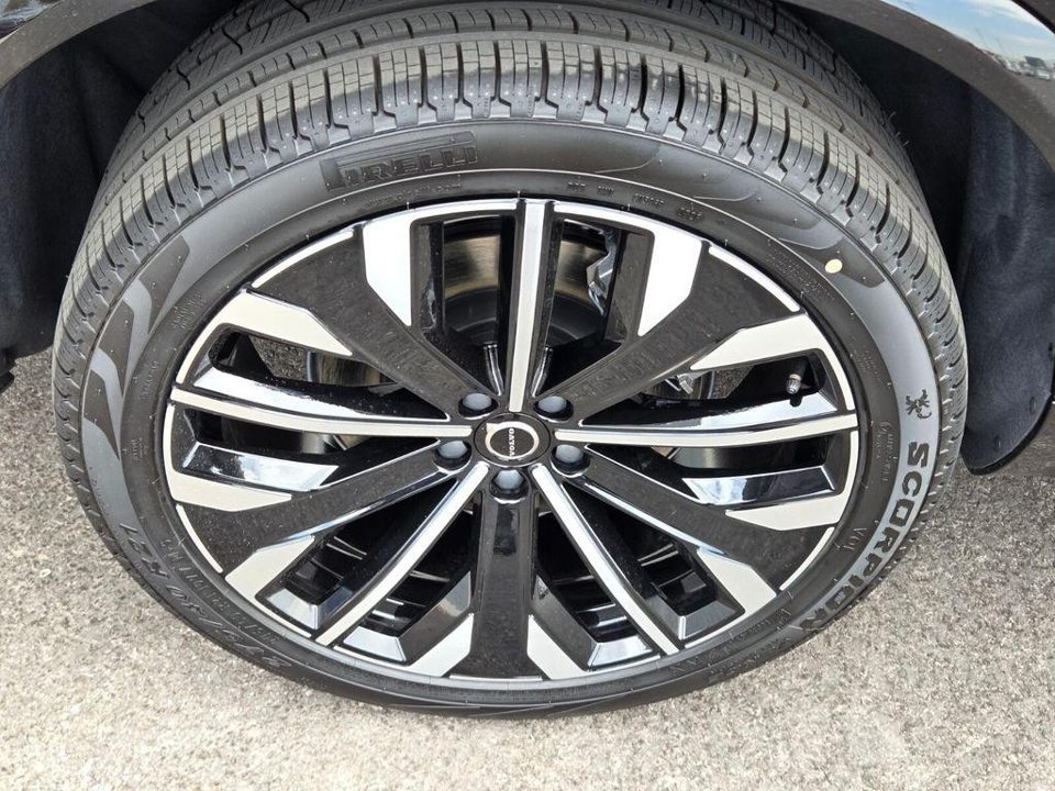 2026 Volvo XC90 PLUG-IN HYBRID Core, T8 AWD, Electric/Gasoline, Bright, 7 Seats