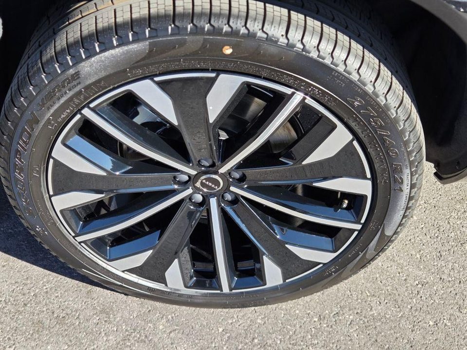 2026 Volvo XC90 PLUG-IN HYBRID Ultra Dark Theme, T8 AWD, Electric/Gasoline, 7 Seats