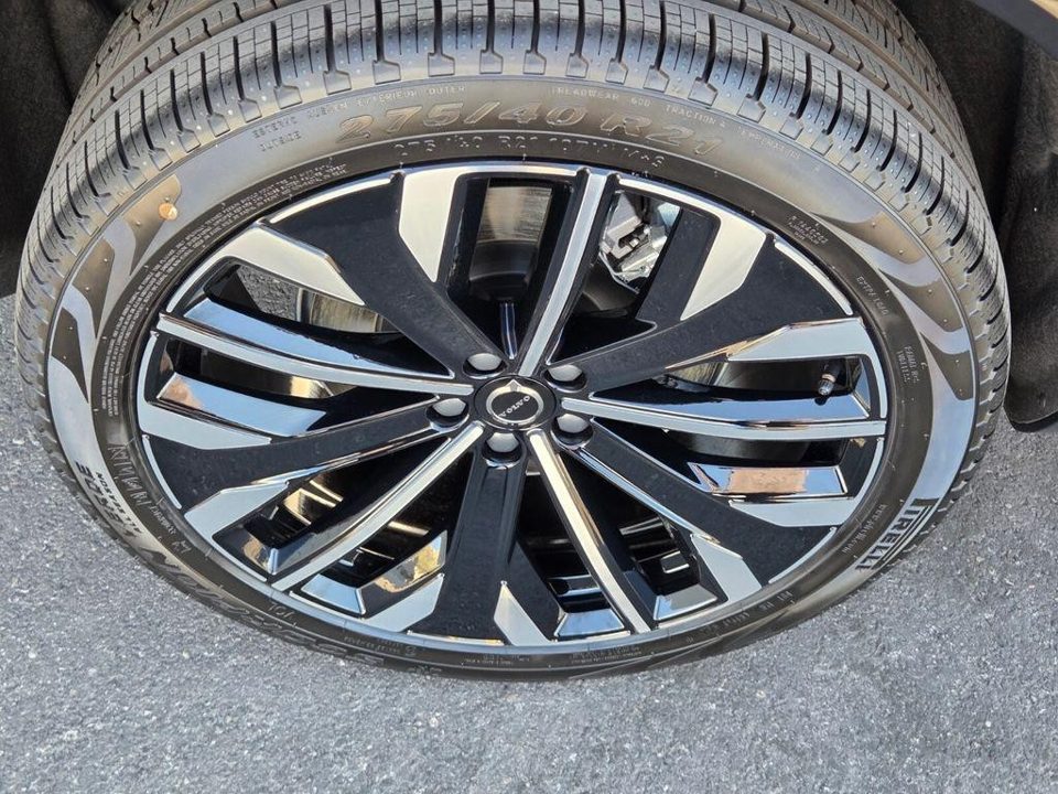 2026 Volvo XC90 PLUG-IN HYBRID Ultra Dark Theme, T8 AWD, Electric/Gasoline, 7 Seats