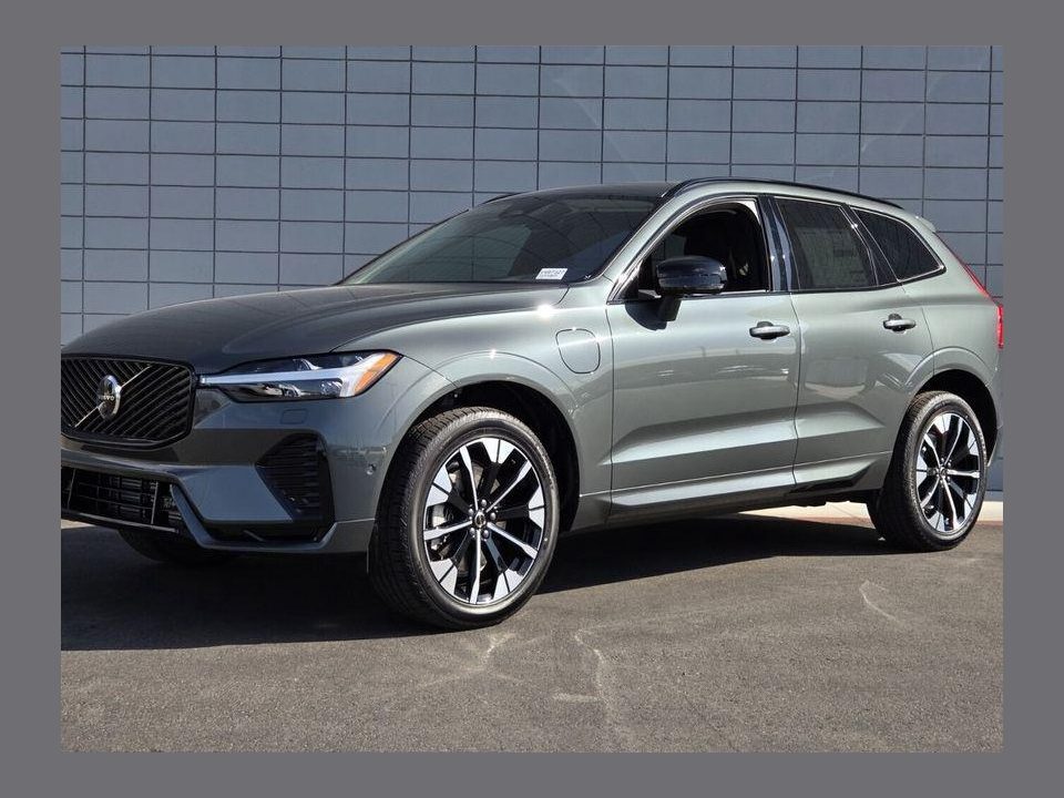 2026 Volvo XC60 PLUG-IN HYBRID Plus, T8 AWD Electric/Gasoline, Dark