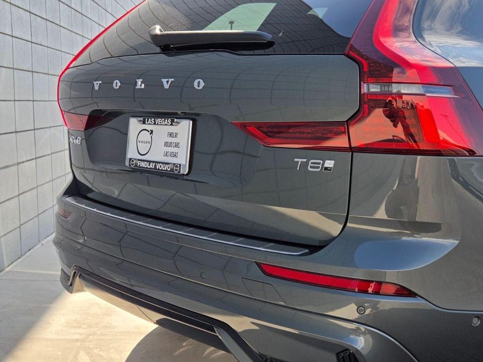 2026 Volvo XC60 PLUG-IN HYBRID Plus, T8 AWD Electric/Gasoline, Dark