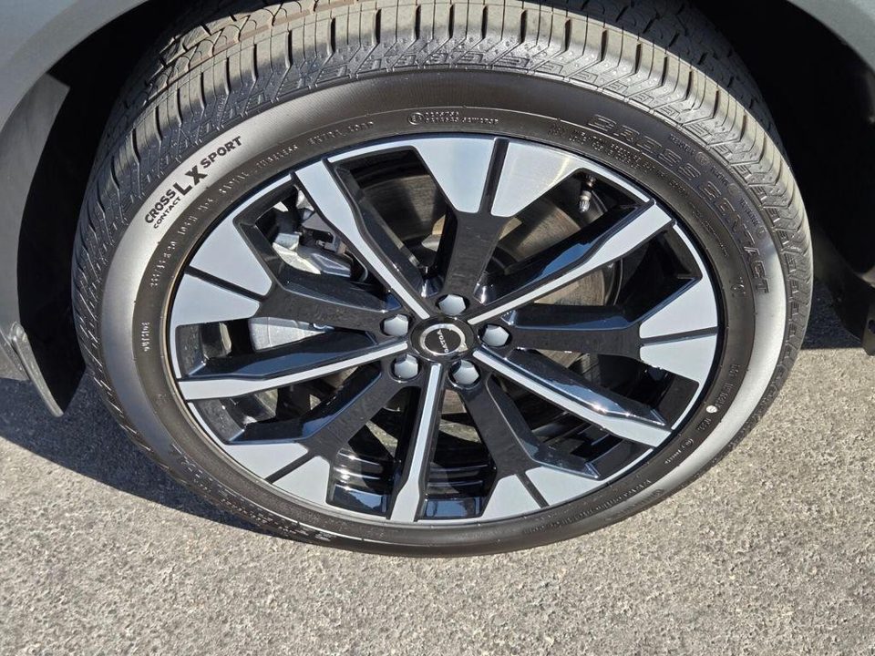 2026 Volvo XC60 PLUG-IN HYBRID Plus, T8 AWD Electric/Gasoline, Dark
