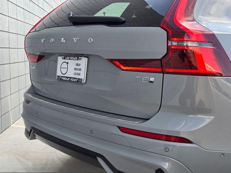 2026 Volvo XC60 PLUG-IN HYBRID Plus, T8 AWD Electric/Gasoline, Dark