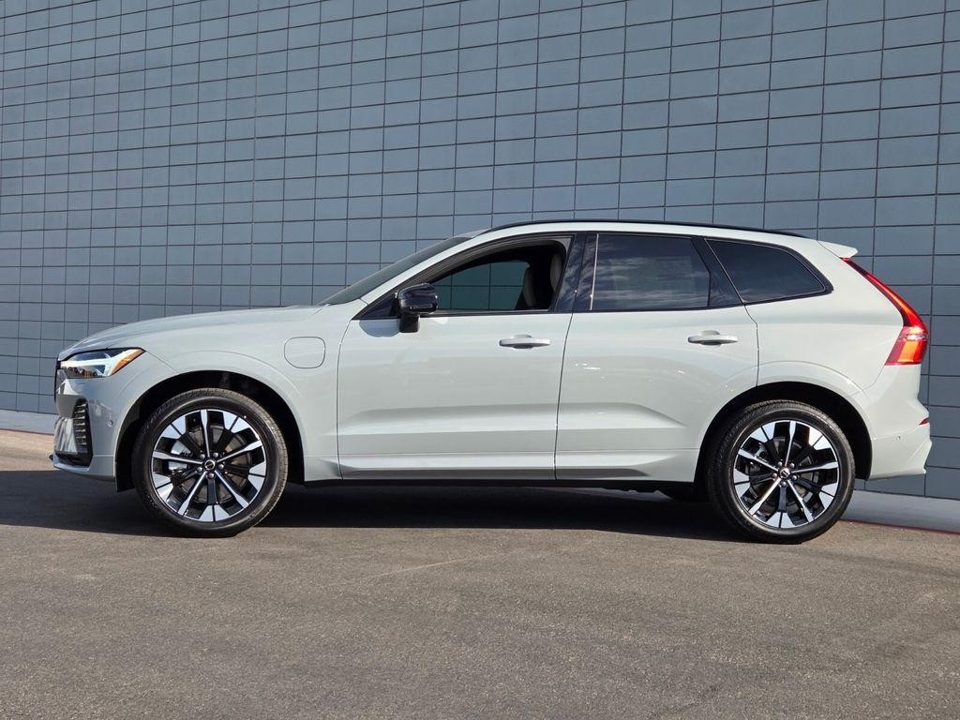 2026 Volvo XC60 PLUG-IN HYBRID Plus, T8 AWD Electric/Gasoline, Dark