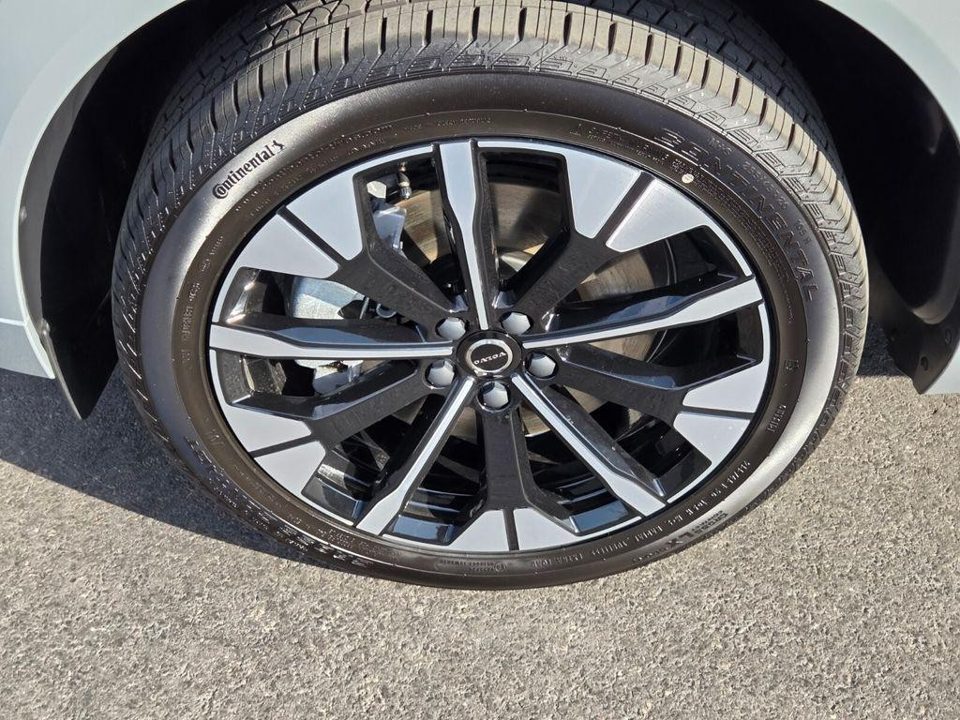 2026 Volvo XC60 PLUG-IN HYBRID Plus, T8 AWD Electric/Gasoline, Dark