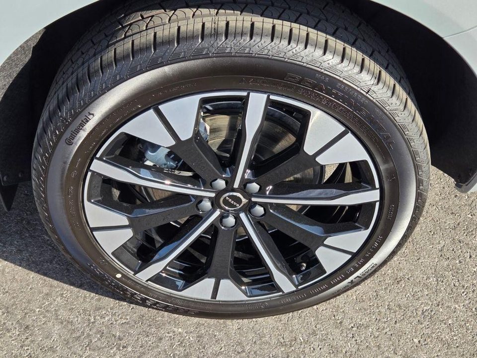 2026 Volvo XC60 PLUG-IN HYBRID Plus, T8 AWD Electric/Gasoline, Dark