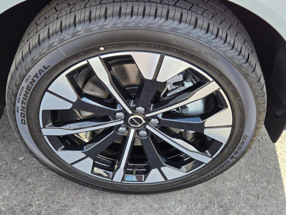 2026 Volvo XC60 PLUG-IN HYBRID Plus, T8 AWD Electric/Gasoline, Dark