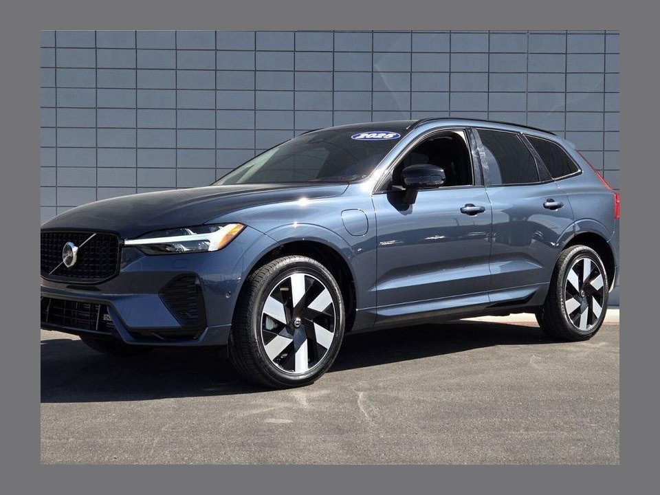 2025 Volvo XC60 PLUG-IN HYBRID Plus, T8 AWD Electric/Gasoline, Dark