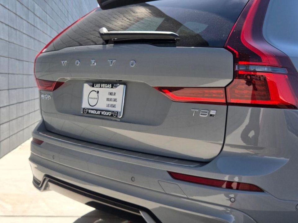 2026 Volvo XC60 PLUG-IN HYBRID Plus, T8 AWD Electric/Gasoline, Dark