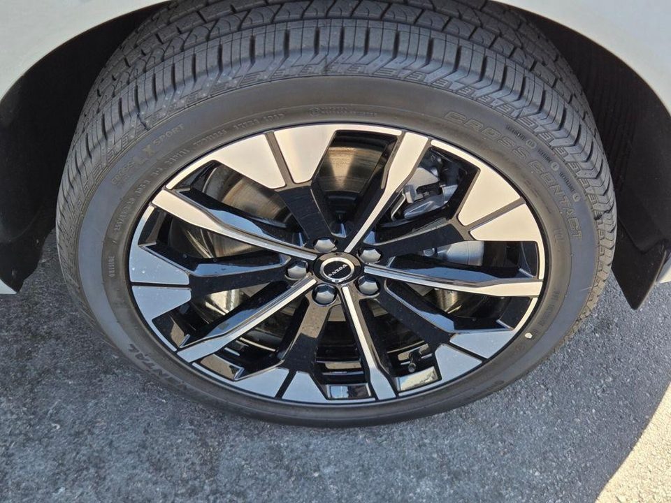 2026 Volvo XC60 PLUG-IN HYBRID Plus, T8 AWD Electric/Gasoline, Dark