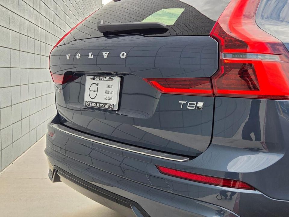 2026 Volvo XC60 PLUG-IN HYBRID Plus, T8 AWD Electric/Gasoline, Dark