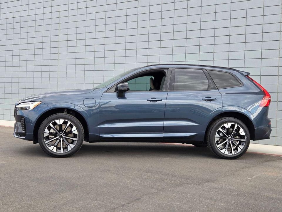 2026 Volvo XC60 PLUG-IN HYBRID Plus, T8 AWD Electric/Gasoline, Dark