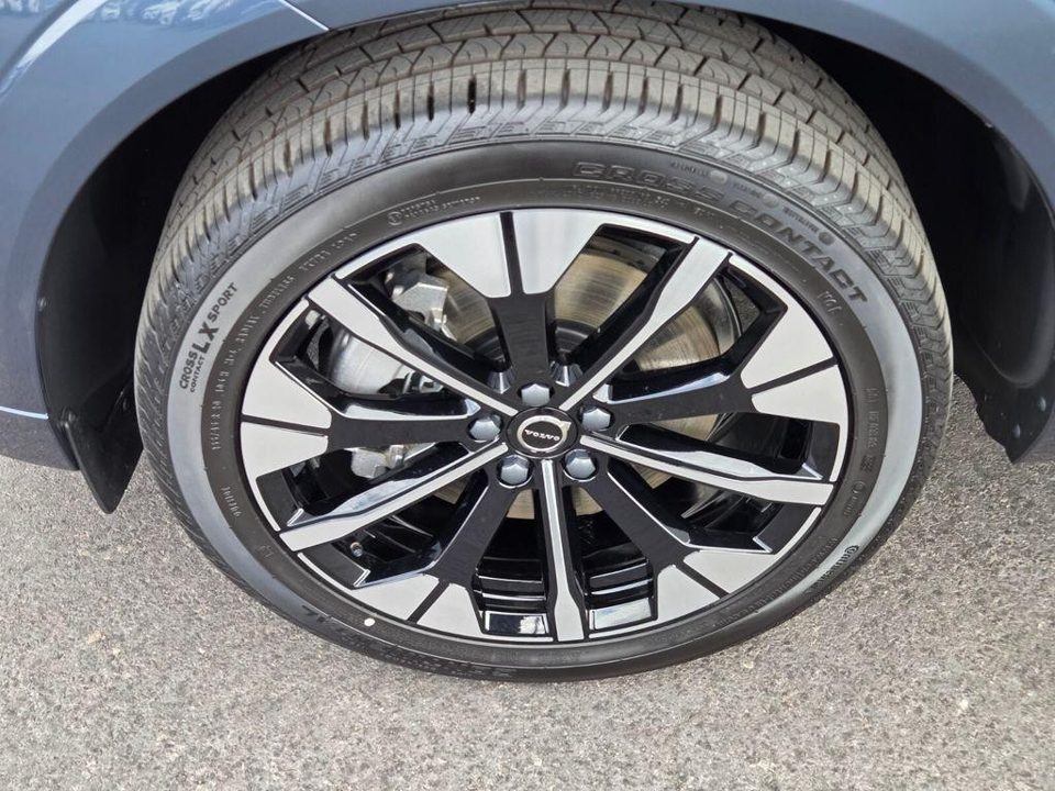 2026 Volvo XC60 PLUG-IN HYBRID Plus, T8 AWD Electric/Gasoline, Dark