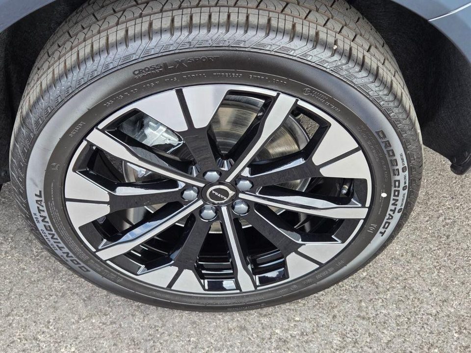2026 Volvo XC60 PLUG-IN HYBRID Plus, T8 AWD Electric/Gasoline, Dark