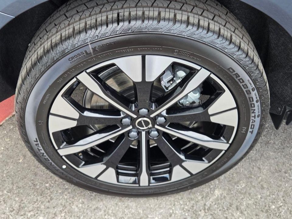 2026 Volvo XC60 PLUG-IN HYBRID Plus, T8 AWD Electric/Gasoline, Dark
