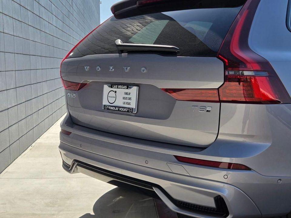 2026 Volvo XC60 PLUG-IN HYBRID Plus, T8 AWD Electric/Gasoline, Dark