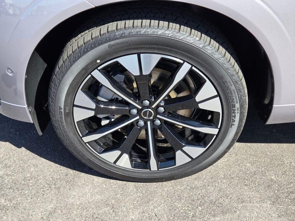 2026 Volvo XC60 PLUG-IN HYBRID Plus, T8 AWD Electric/Gasoline, Dark