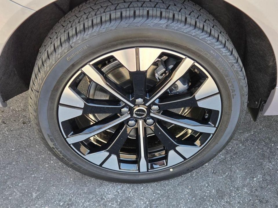 2026 Volvo XC60 PLUG-IN HYBRID Plus, T8 AWD Electric/Gasoline, Dark