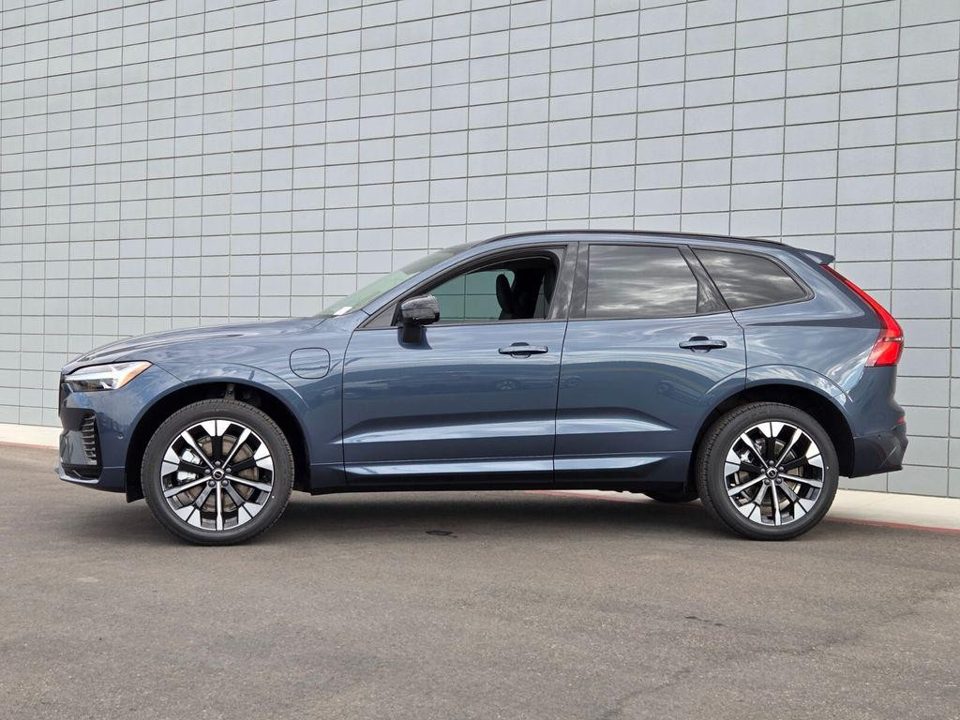 2026 Volvo XC60 PLUG-IN HYBRID Plus, T8 AWD Electric/Gasoline, Dark