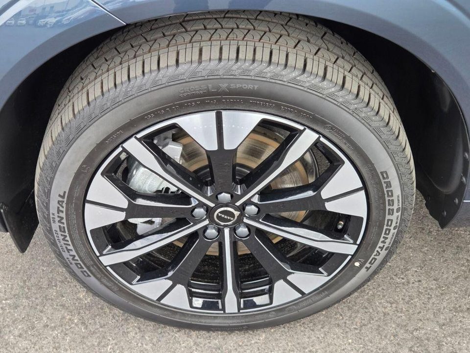 2026 Volvo XC60 PLUG-IN HYBRID Plus, T8 AWD Electric/Gasoline, Dark