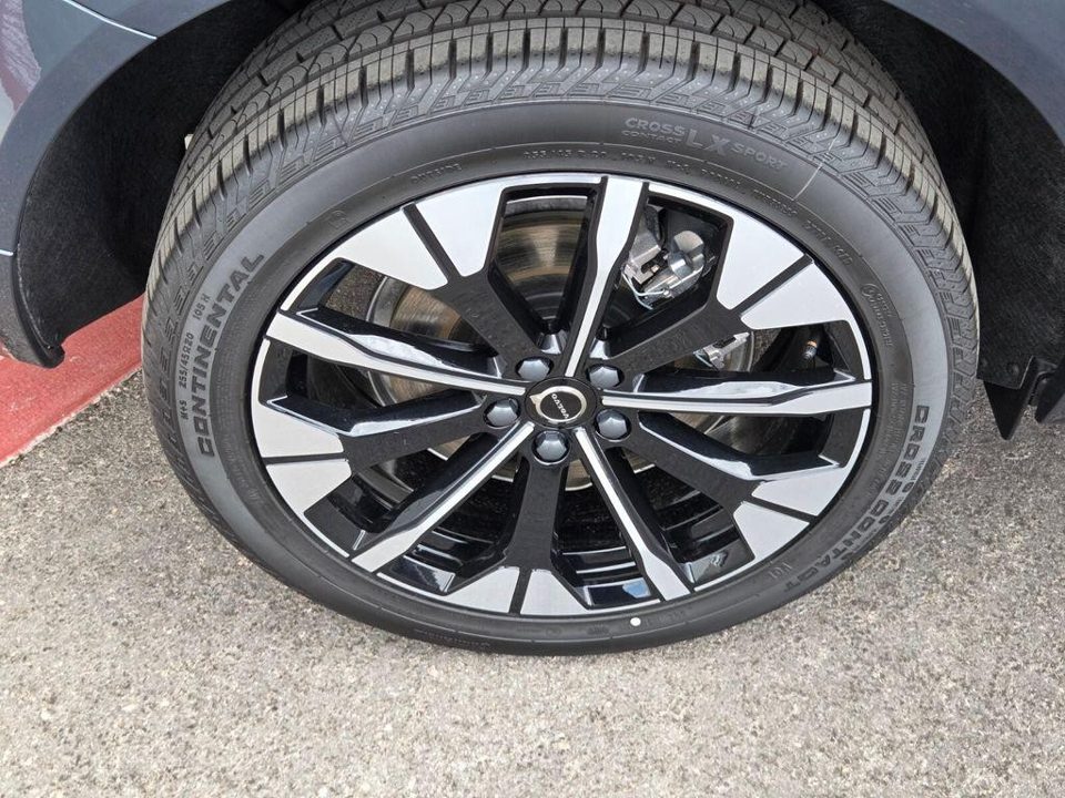 2026 Volvo XC60 PLUG-IN HYBRID Plus, T8 AWD Electric/Gasoline, Dark