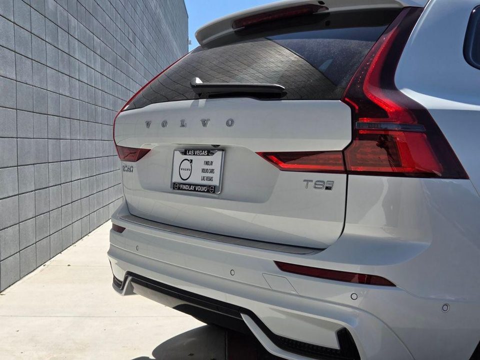 2026 Volvo XC60 PLUG-IN HYBRID Plus, T8 AWD Electric/Gasoline, Dark