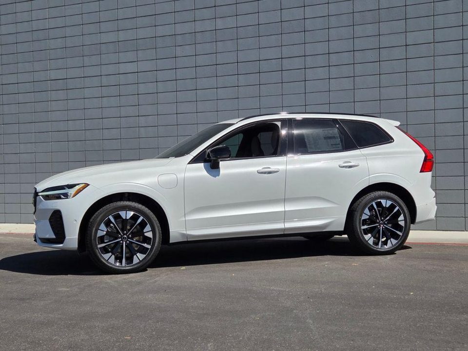 2026 Volvo XC60 PLUG-IN HYBRID Plus, T8 AWD Electric/Gasoline, Dark