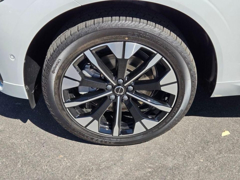 2026 Volvo XC60 PLUG-IN HYBRID Plus, T8 AWD Electric/Gasoline, Dark