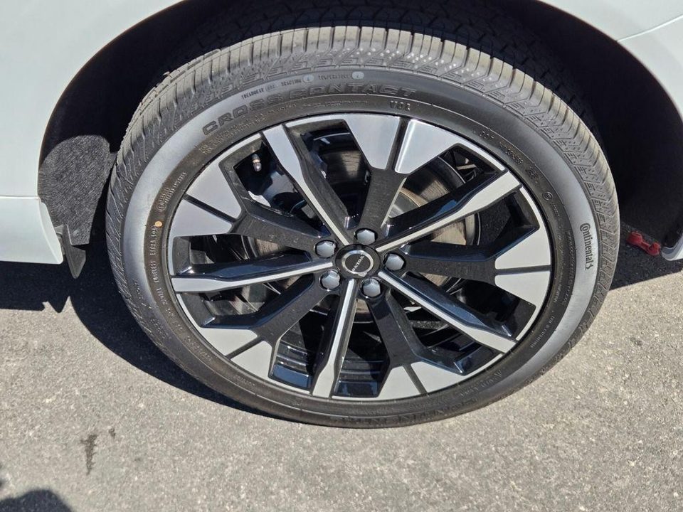 2026 Volvo XC60 PLUG-IN HYBRID Plus, T8 AWD Electric/Gasoline, Dark