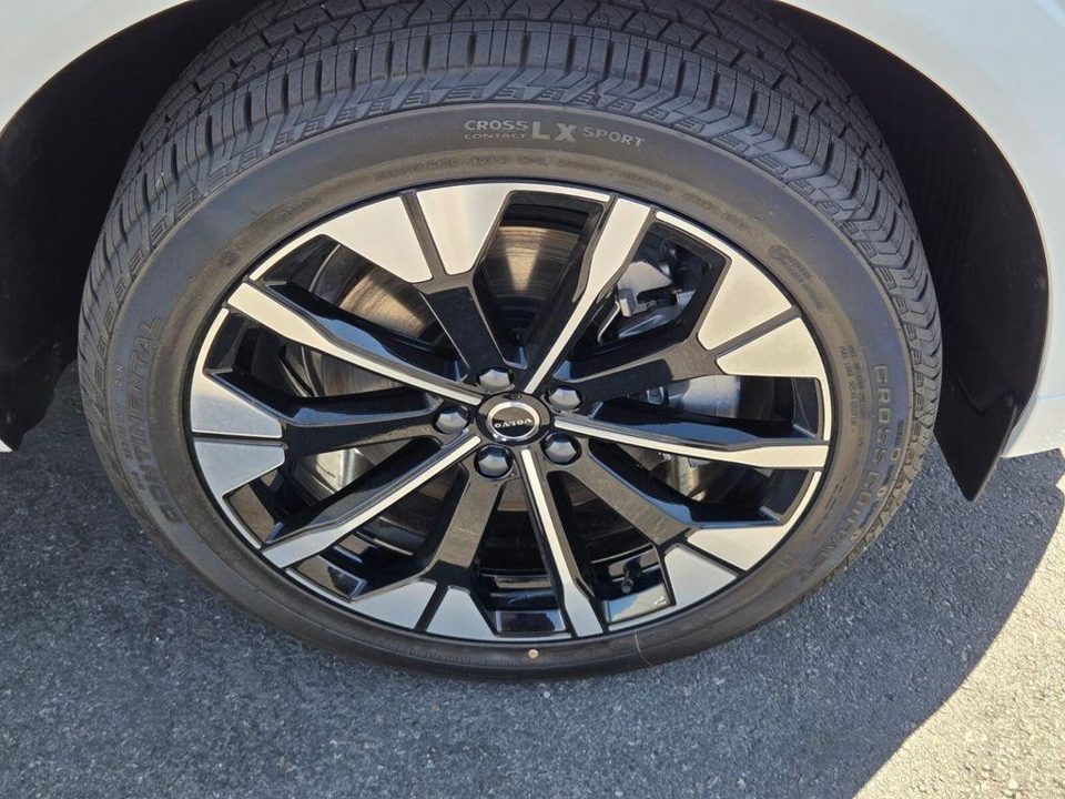 2026 Volvo XC60 PLUG-IN HYBRID Plus, T8 AWD Electric/Gasoline, Dark
