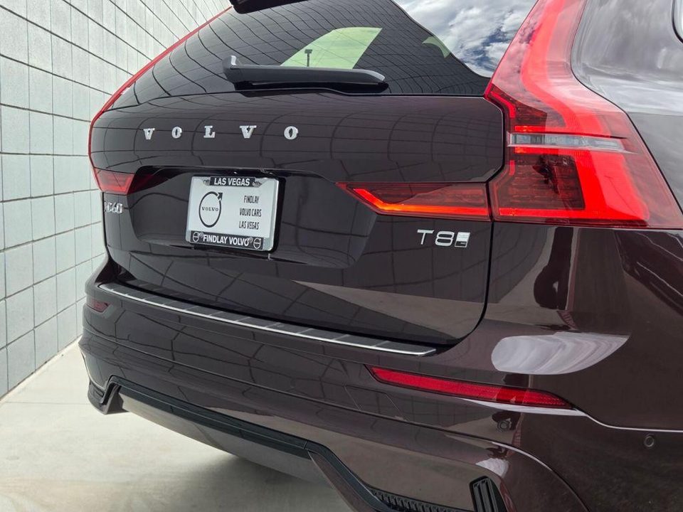2026 Volvo XC60 PLUG-IN HYBRID Plus, T8 AWD Electric/Gasoline, Dark
