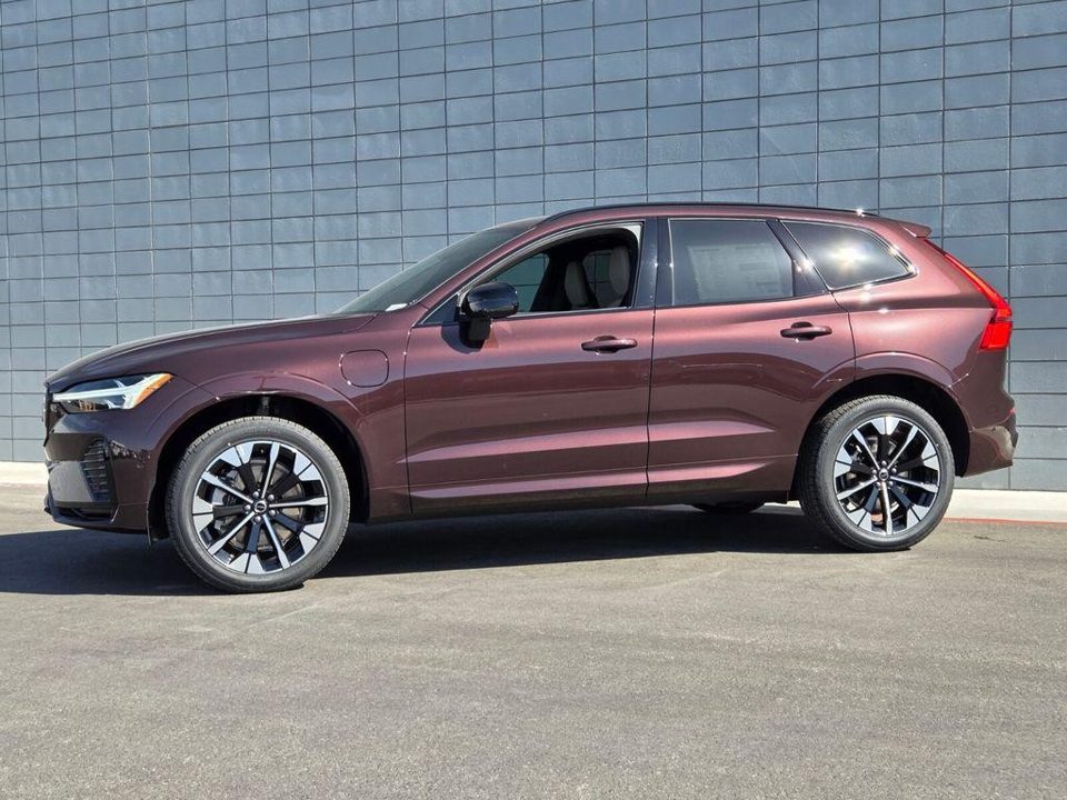 2026 Volvo XC60 PLUG-IN HYBRID Plus, T8 AWD Electric/Gasoline, Dark