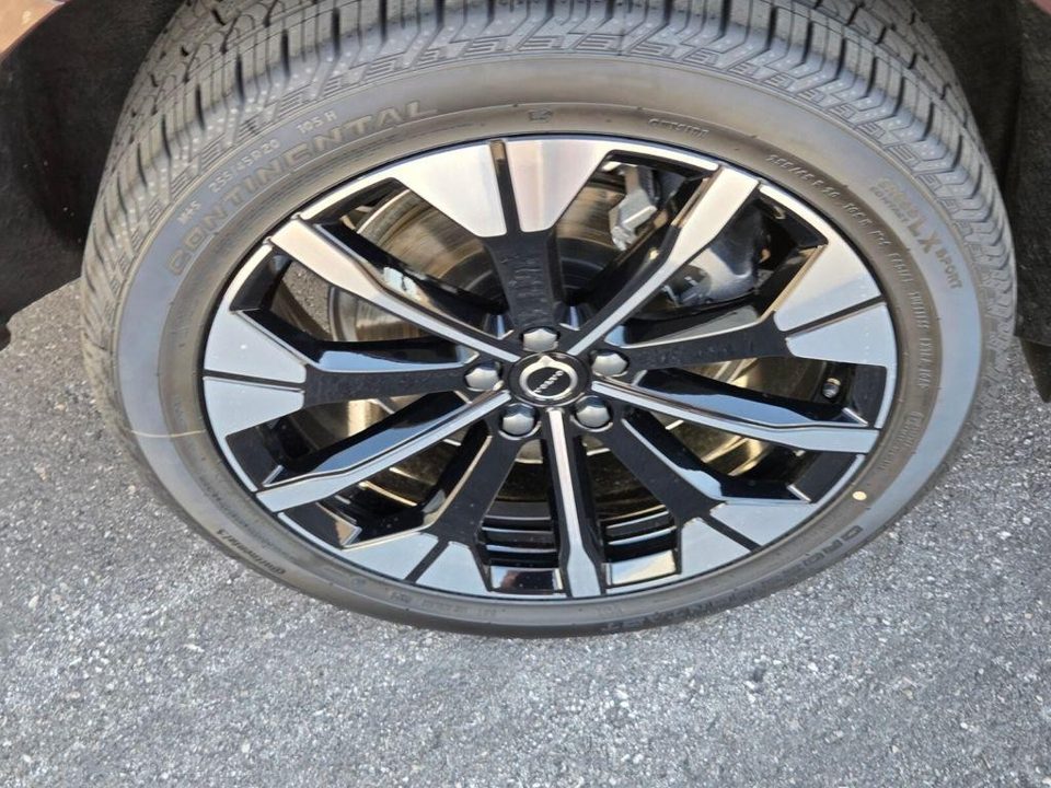 2026 Volvo XC60 PLUG-IN HYBRID Plus, T8 AWD Electric/Gasoline, Dark