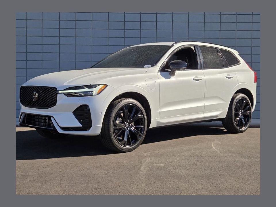 2026 Volvo XC60 PLUG-IN HYBRID Black Edition Ultra, T8 AWD Electric/Gasoline, Dark