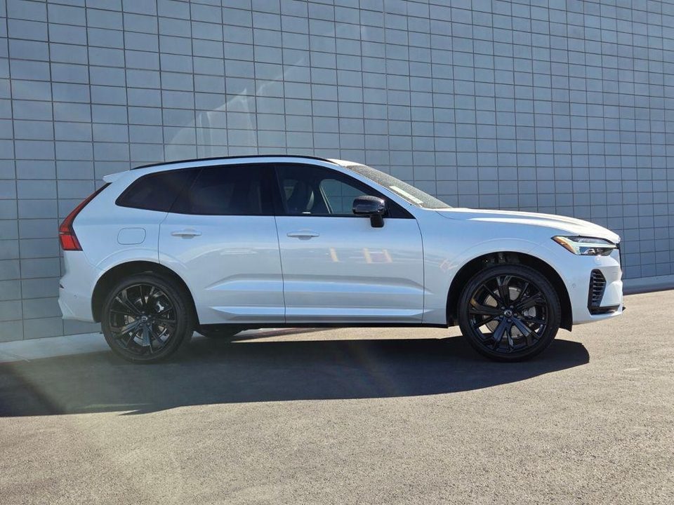 2026 Volvo XC60 PLUG-IN HYBRID Black Edition Ultra, T8 AWD Electric/Gasoline, Dark