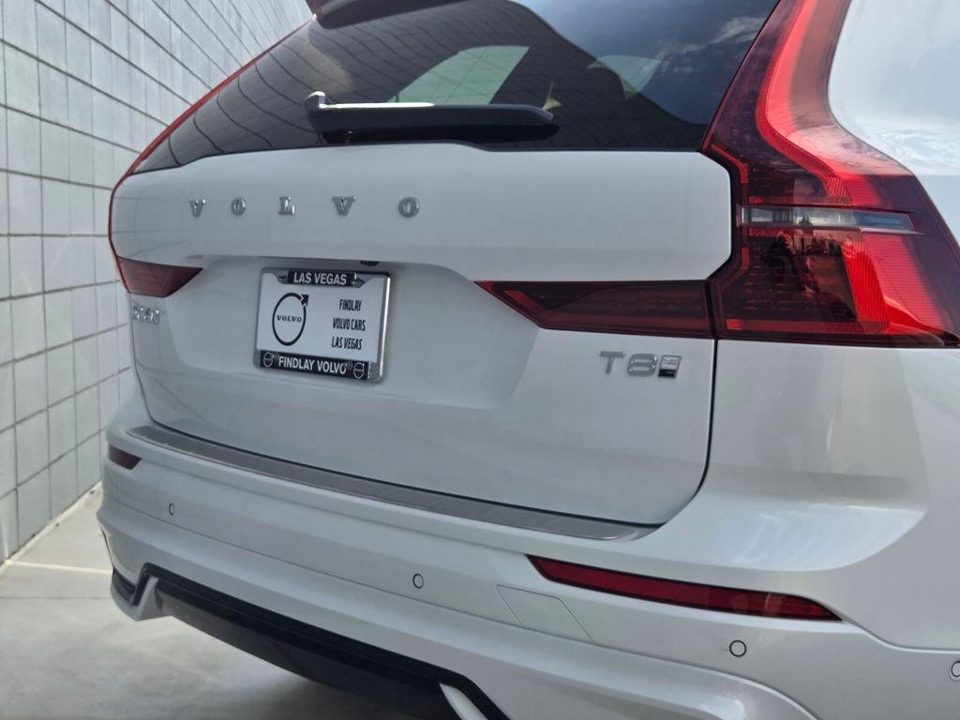 2026 Volvo XC60 PLUG-IN HYBRID Ultra, T8 AWD Electric/Gasoline, Dark