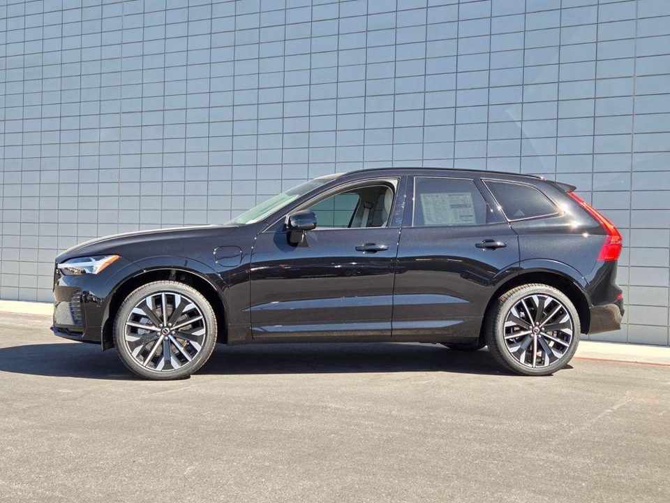 2026 Volvo XC60 PLUG-IN HYBRID Ultra, T8 AWD Electric/Gasoline, Dark