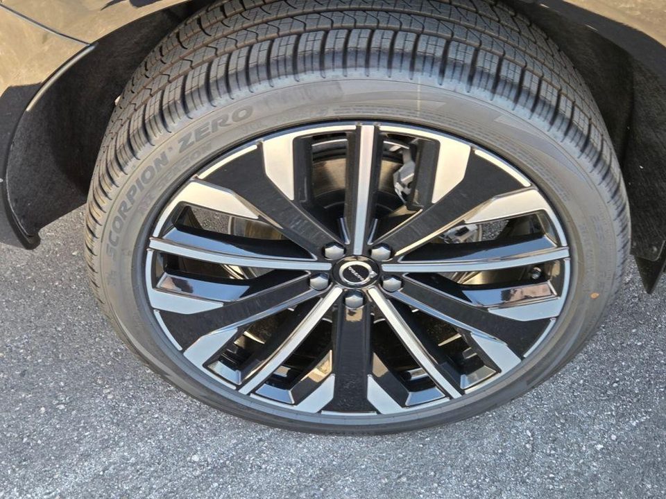 2026 Volvo XC60 PLUG-IN HYBRID Ultra, T8 AWD Electric/Gasoline, Dark