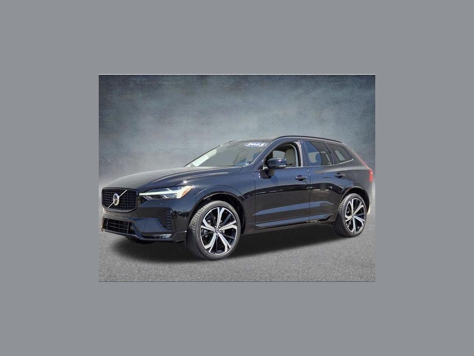 2023 Volvo XC60 B5 Ultimate Dark Theme