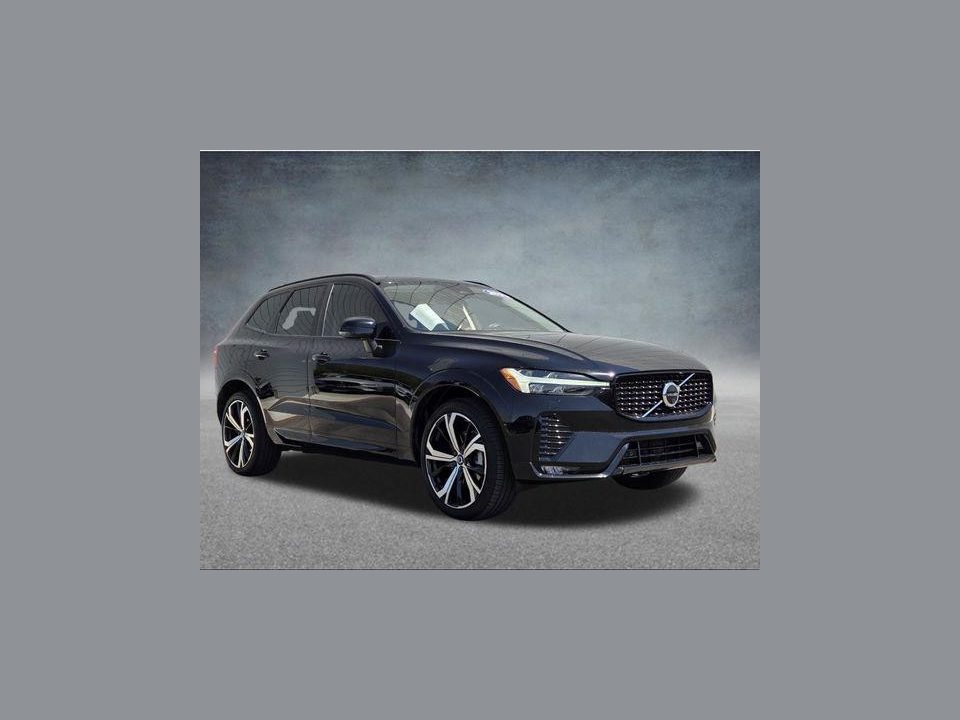 2023 Volvo XC60 B5 Ultimate Dark Theme